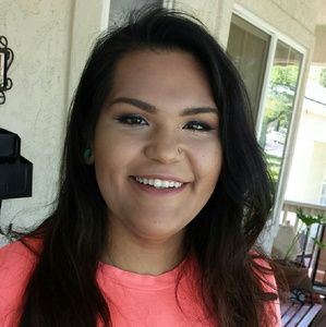 Meet your Posher, Beatriz