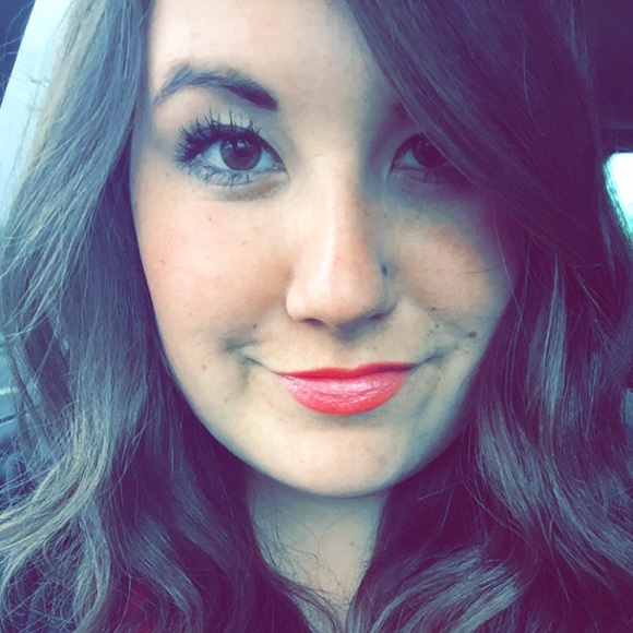 Meet your Posher, Lauren