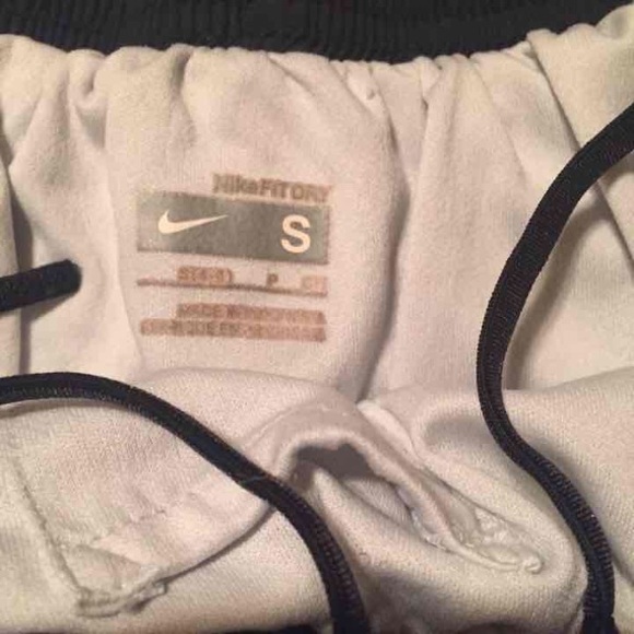 ❌SOLD❌Black NIKE athletic shorts - Picture 2 of 3