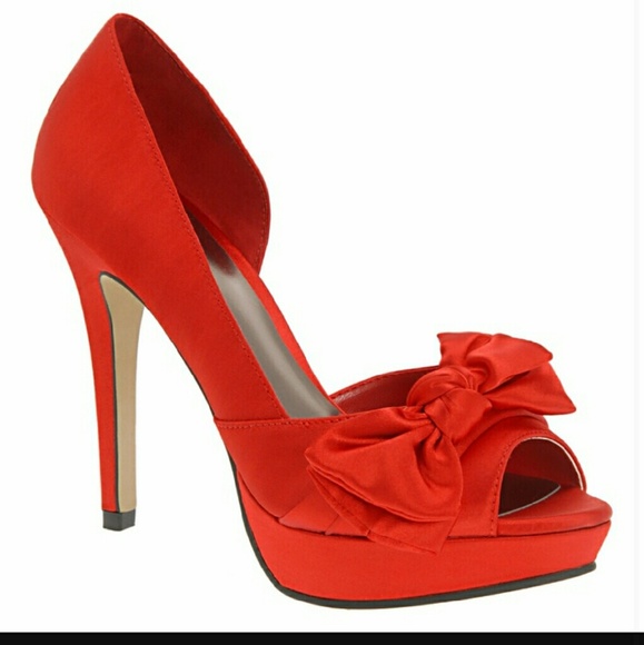 Aldo red satin pumps