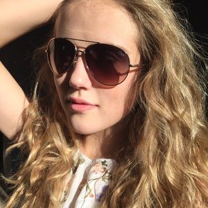 Meet your Posher, Abi