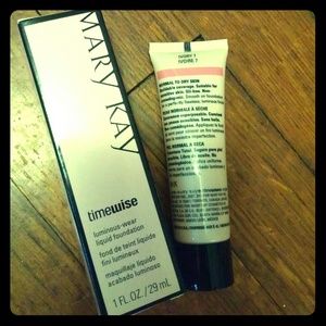 Mary Kay Luminous wear liquid foundation Ivory 7
