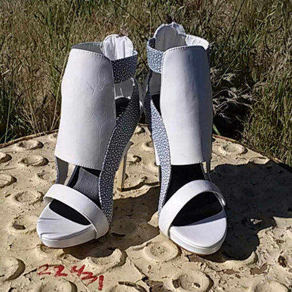 Women's high heeled shoe