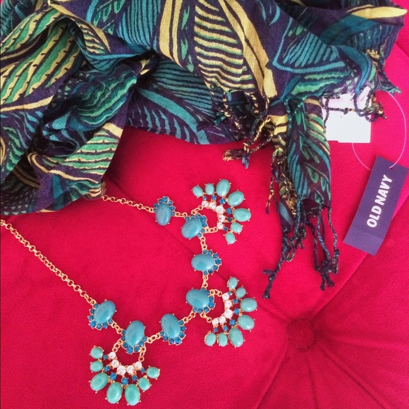✨SOLD✨ Old Navy Print Scarf w FREE Bauble Necklace - Picture 1 of 3