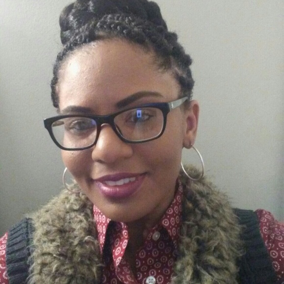 Meet your Posher, Liz - Picture 2 of 4