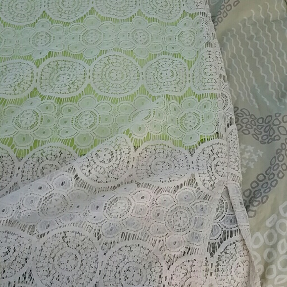 Everly lace dress with bright yellow/green slip - Picture 3 of 4