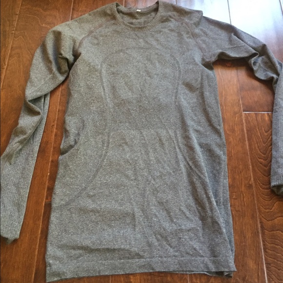 Lululemon Run Swiftly long sleeve size 6