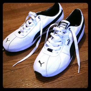 Black & White Puma's size 8