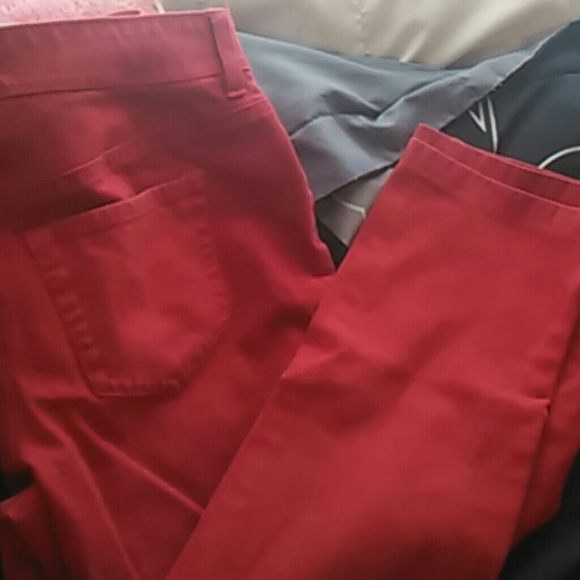 Red capris