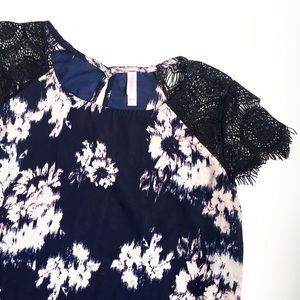 🎈CLOSING SALE❗ Xhilaration Lace Sleeve Floral Top