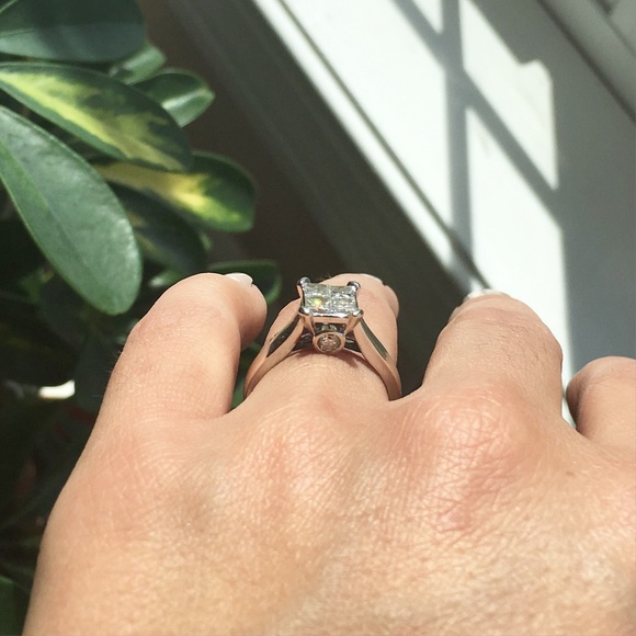 1 Karat White Gold Ring Set ( Wedding Set ) - Picture 2 of 4