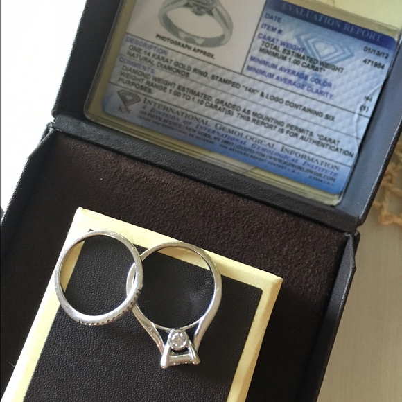 1 Karat White Gold Ring Set ( Wedding Set ) - Picture 3 of 4