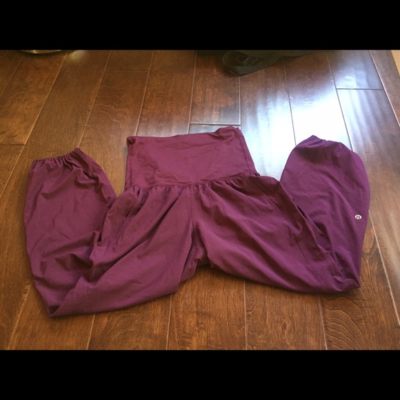Lululemon Ohm pant size 4