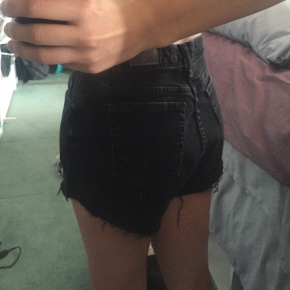 High waisted distress black shorts - Picture 2 of 4