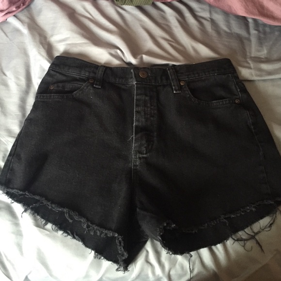 High waisted distress black shorts - Picture 3 of 4