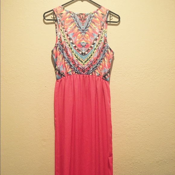 🎉CLEARANCE🎉 ⭐️Pink Aztec Print Maxi Dress⭐️ - Picture 3 of 4