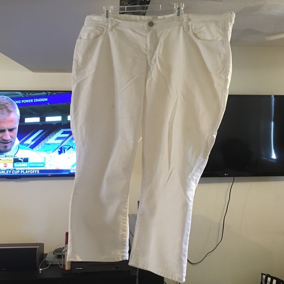 Buy 2 items & get 20% off!  White Jeans - cropped
