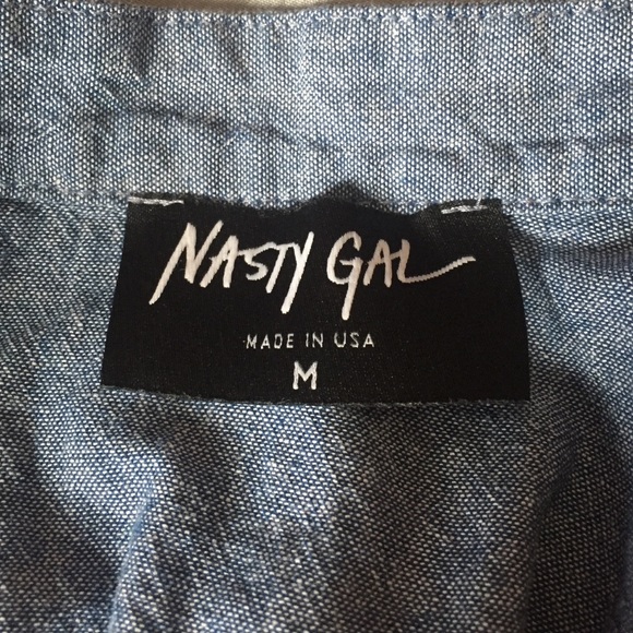 High waisted denim skirt with zipper in back. - Picture 4 of 4