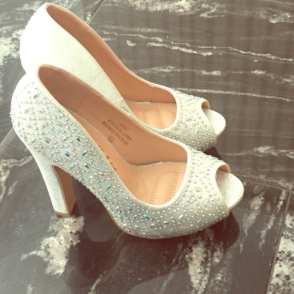 Beautiful prom heels