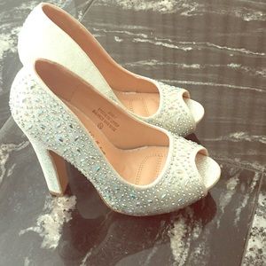 Beautiful prom heels