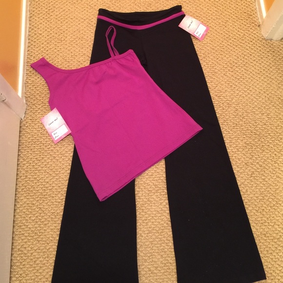 BNWT Oh My Bod brand Yoga Outfit - size L