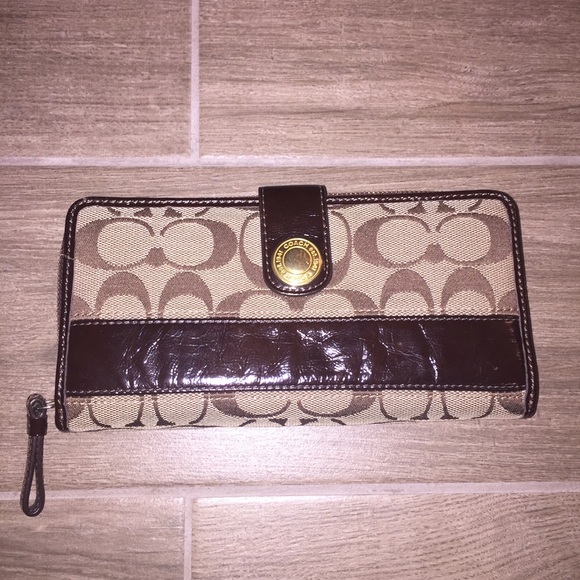 Coach Zipper Wallet in Classic Print