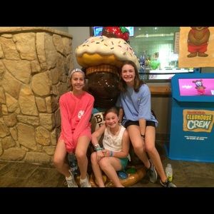 Meet your Posher, Avery