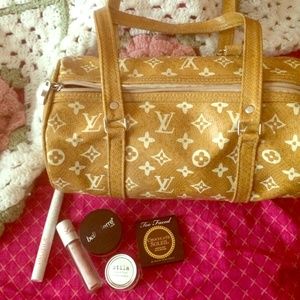 📍(SOLD @ Merc) fashion purse with goodies