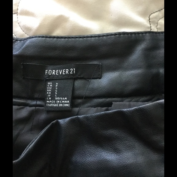 Black faux leather skirt - Picture 2 of 2