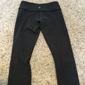 Lululemon gray crops Sz 4
