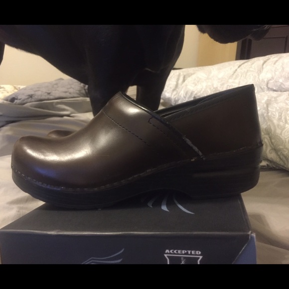 Danskos size 39.