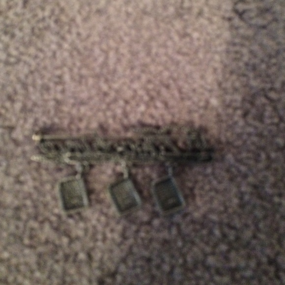 Pin! - Picture 3 of 3