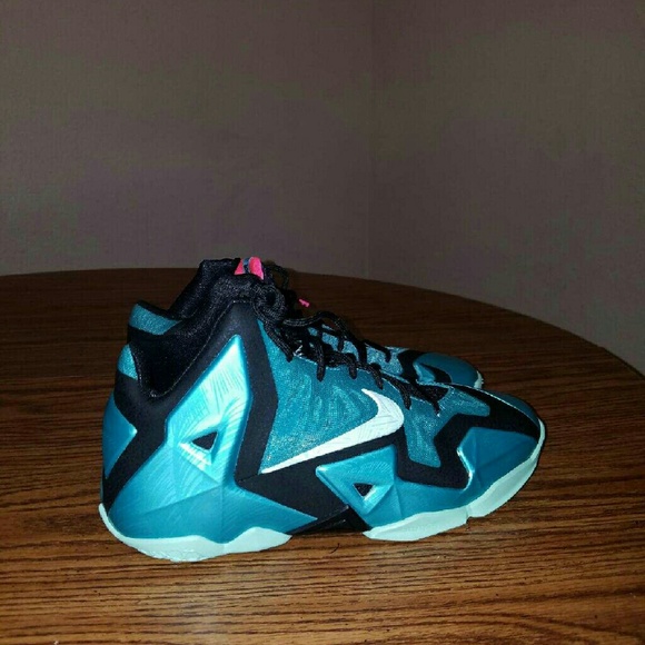 Nike Shoes - LeBron 11 South Beaches Nike Shoes - LeBron 11 South Beaches