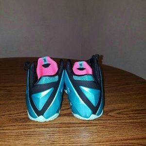 Nike Shoes - LeBron 11 South Beaches Nike Shoes - LeBron 11 South Beaches