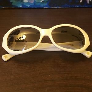On Hold Louis Vuitton sunglasses