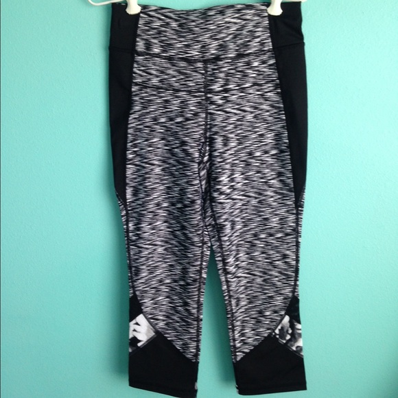 Super cute patterned calving Klein leggings