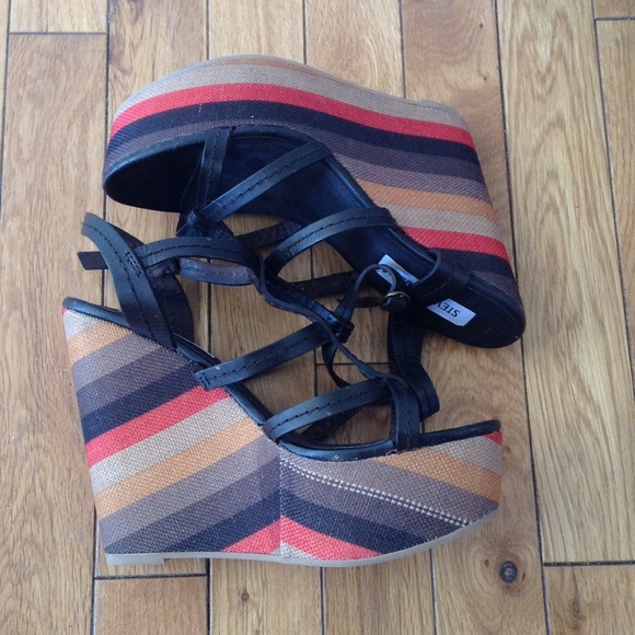 Like new Steve Madden  wedge