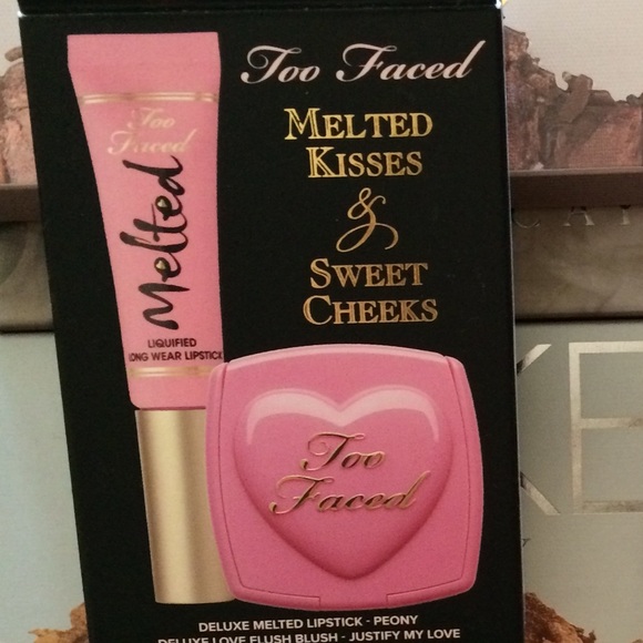Melted Kisses Deluxe