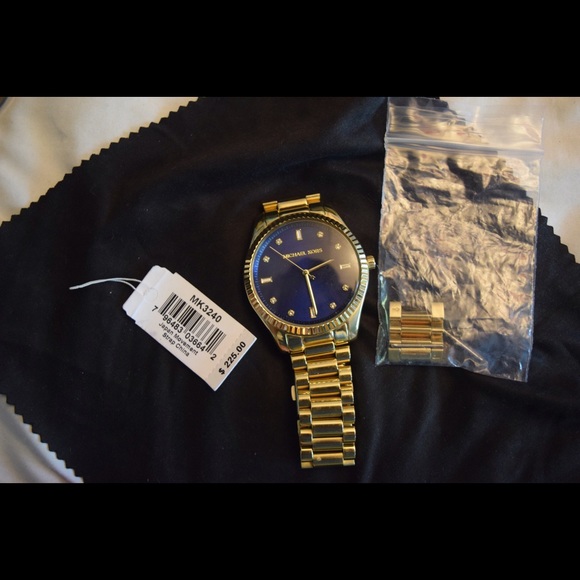 Michael Kors gold Blake watch - Picture 2 of 3