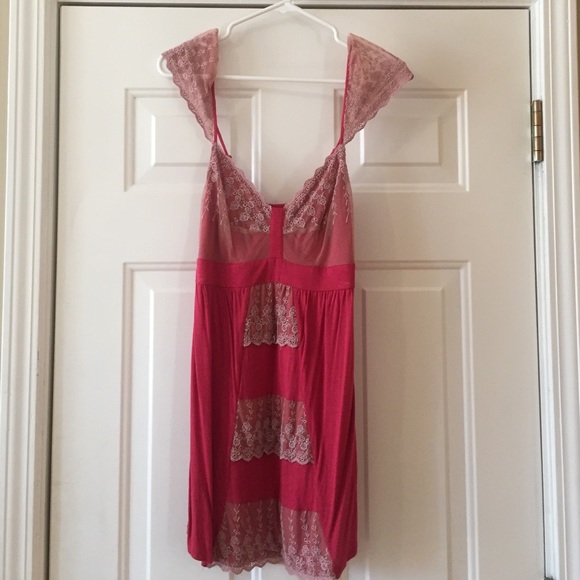 Cap sleeve tank