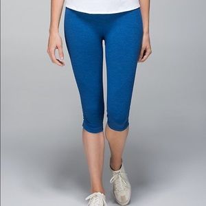 Lululemon rugged blue In The Flow crops Size 4.