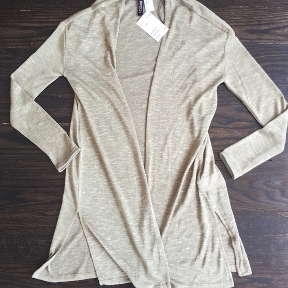 SOLD ✔️ Green Cardigan, NWT - Picture 1 of 3