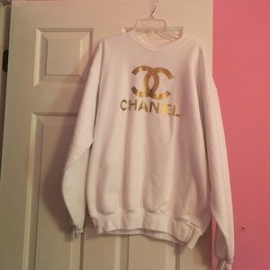Comfy Chanel logo sweatshirt