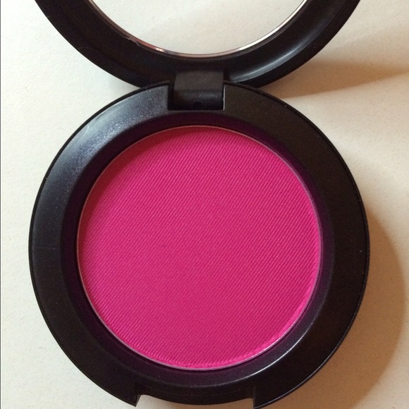 Mac blush in full fuchsia💋