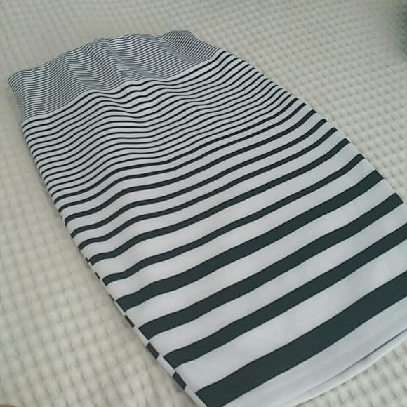 WETSEAL PENCIL SKIRT