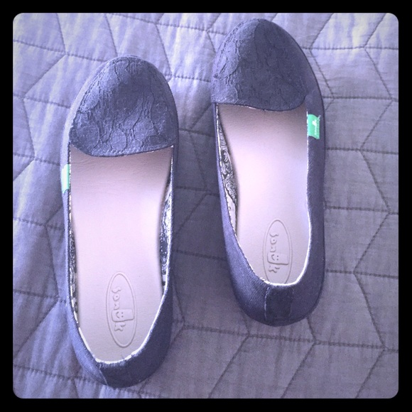 NWOT sanuk black slip ons