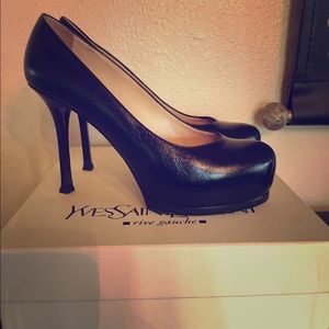 Yves Saint Laurent Tribute 80 pumps