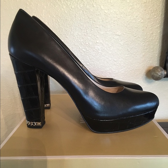Michael Kors pump