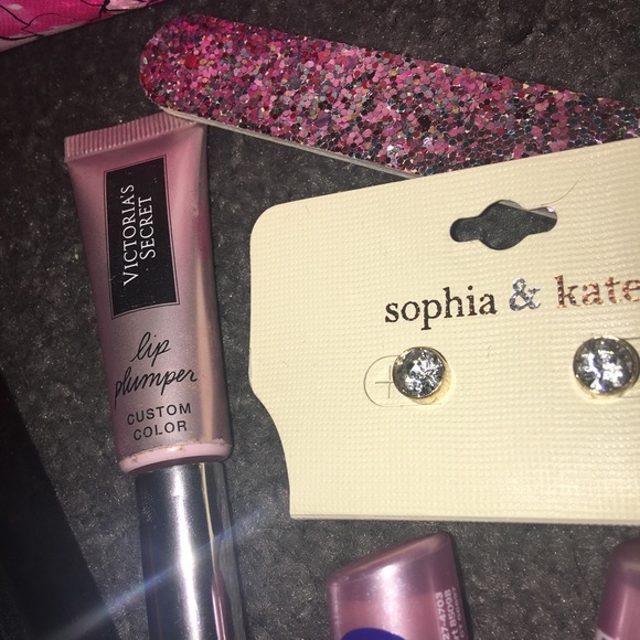 Victorias Secret Beauty Bundle! - Picture 2 of 2