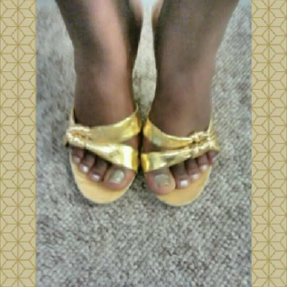 ✨Gold Heels✨
